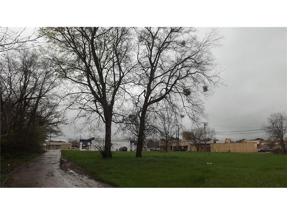 1068 Village Dr, Sulphur Springs, TX 75482